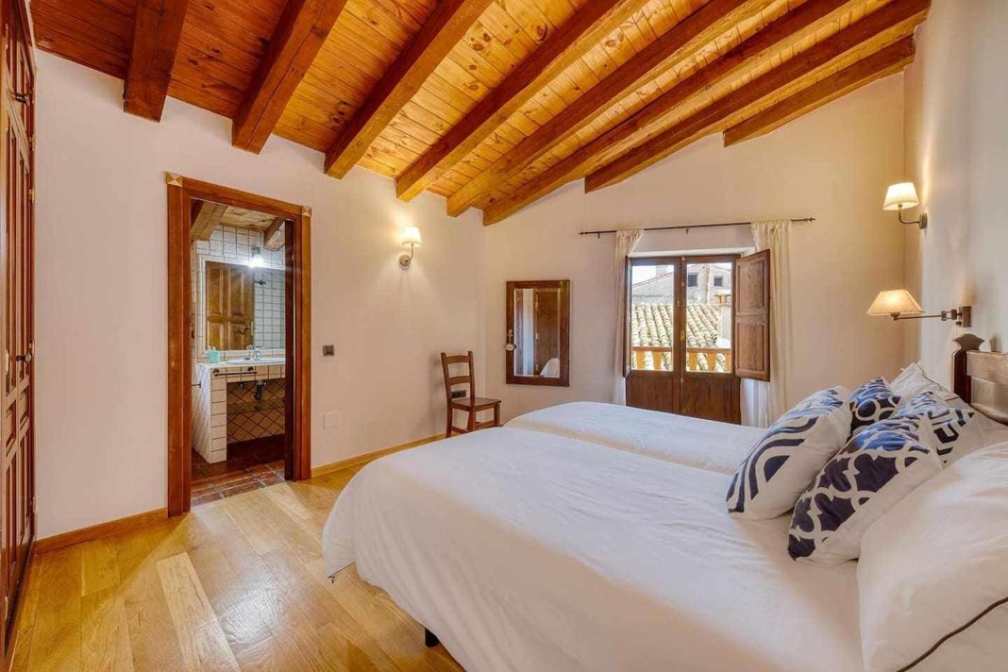 Cuesta Del Reloj Guest House Piedralaves Luaran gambar