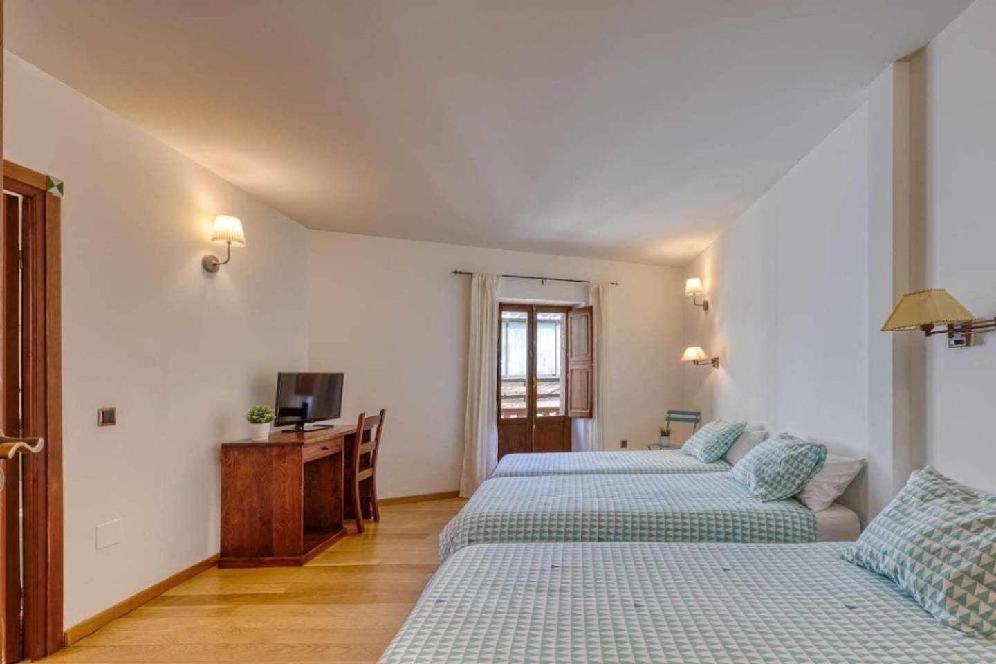 Cuesta Del Reloj Guest House Piedralaves Luaran gambar