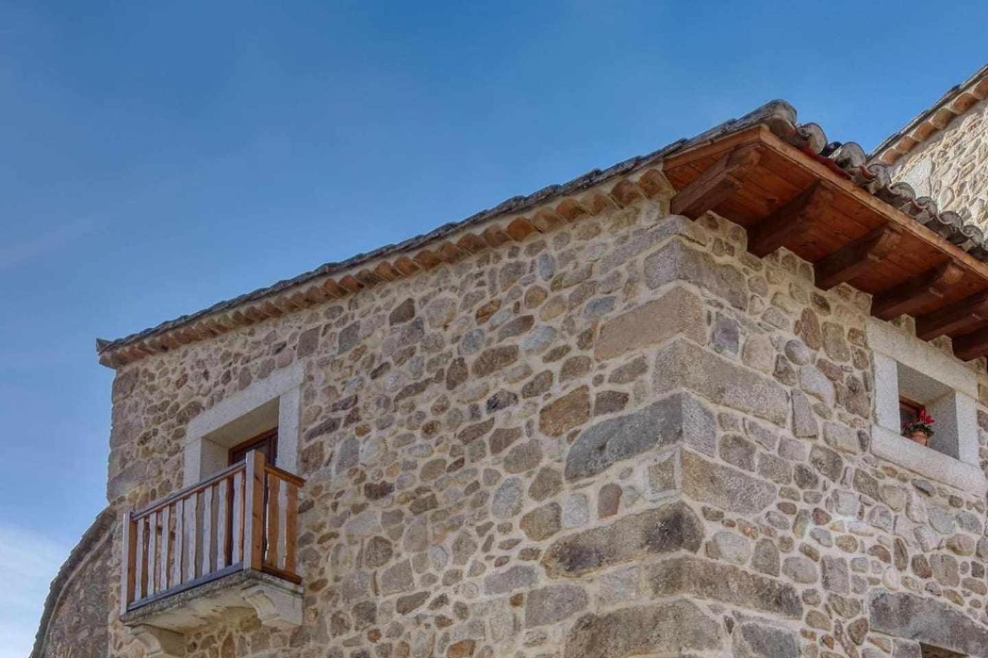 Cuesta Del Reloj Guest House Piedralaves Luaran gambar