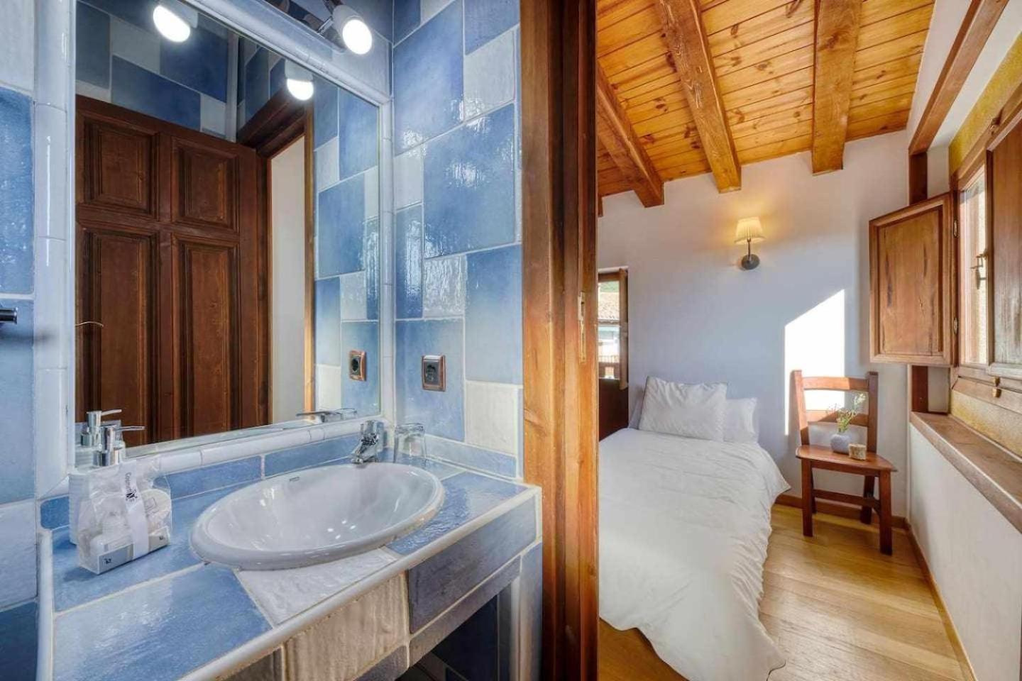 Cuesta Del Reloj Guest House Piedralaves Luaran gambar