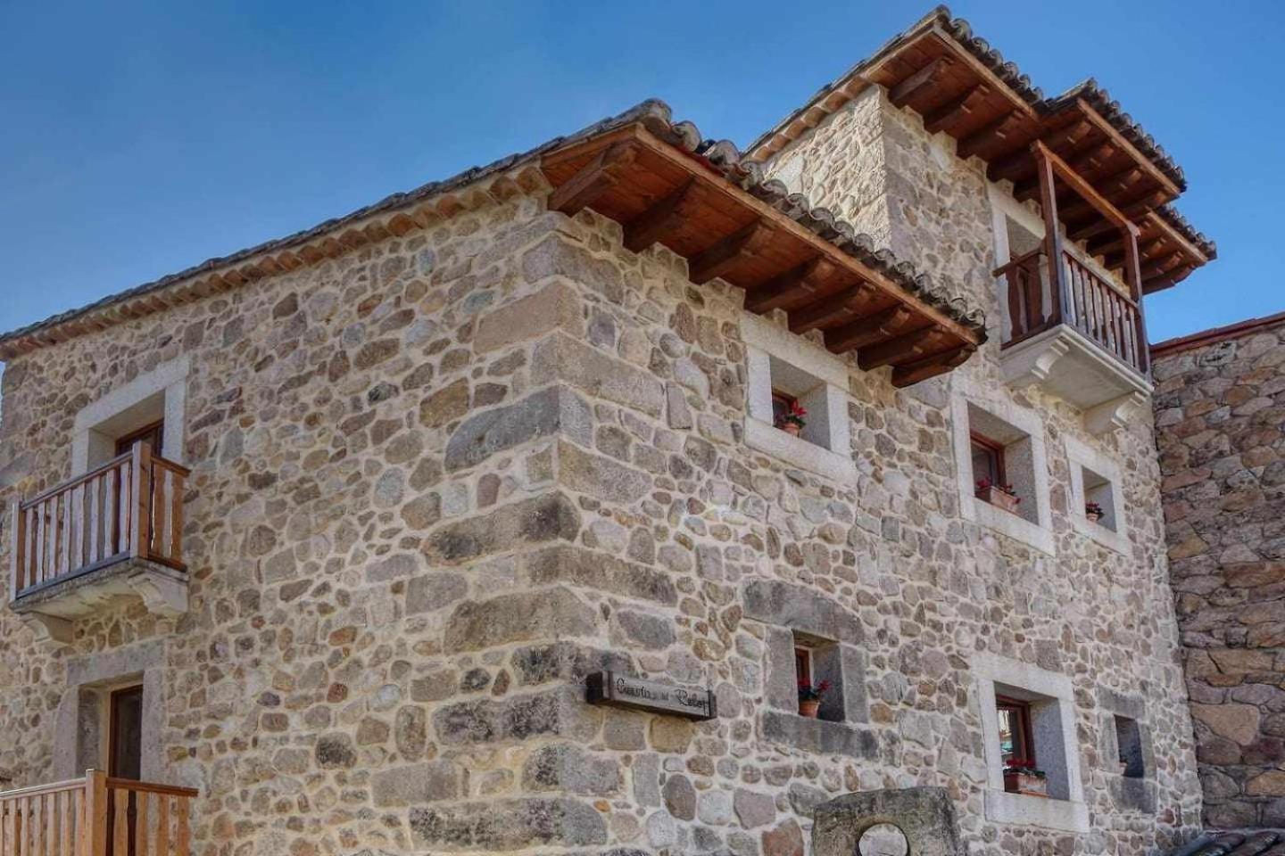 Cuesta Del Reloj Guest House Piedralaves Luaran gambar
