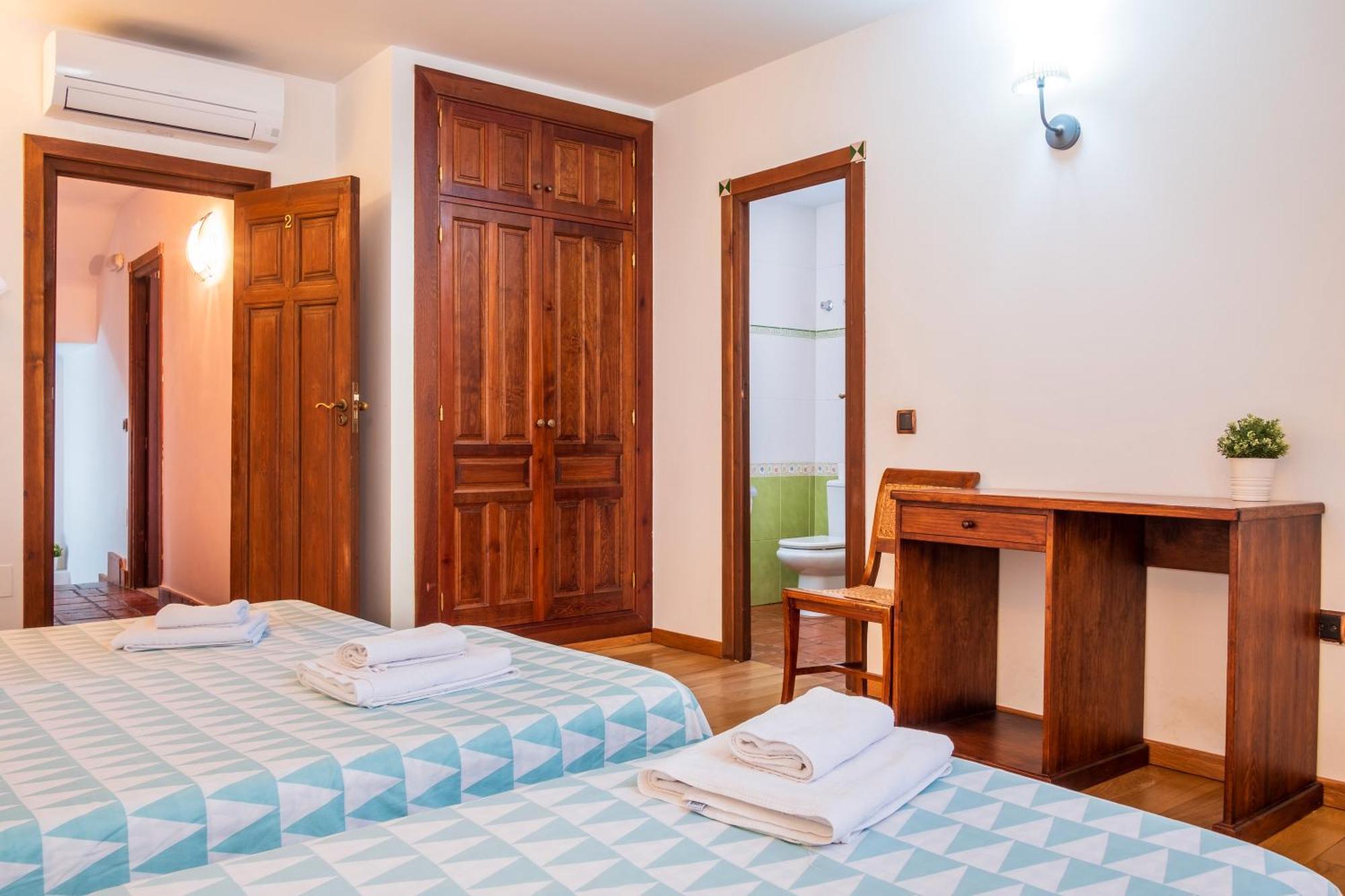 Cuesta Del Reloj Guest House Piedralaves Luaran gambar