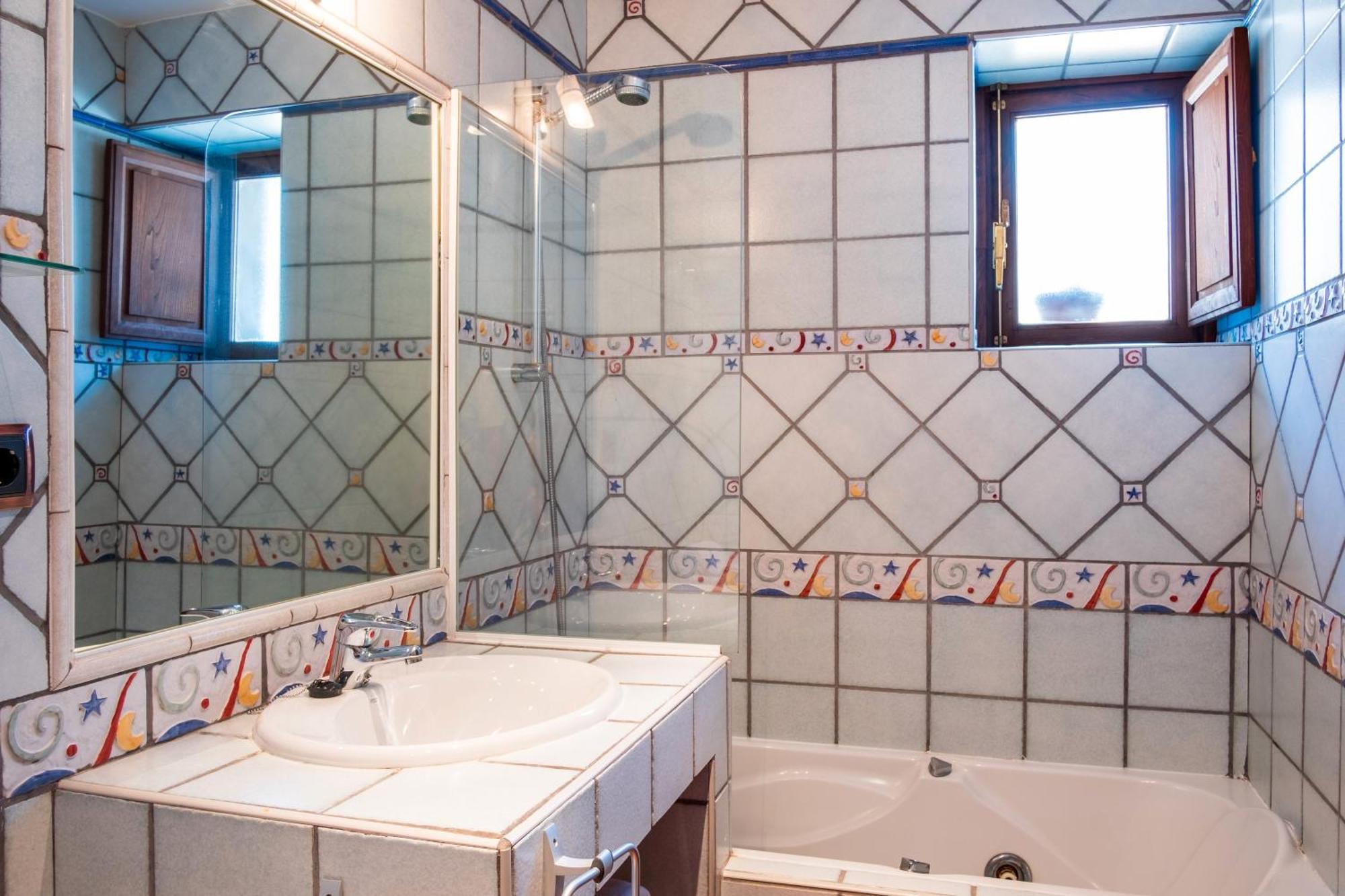 Cuesta Del Reloj Guest House Piedralaves Luaran gambar