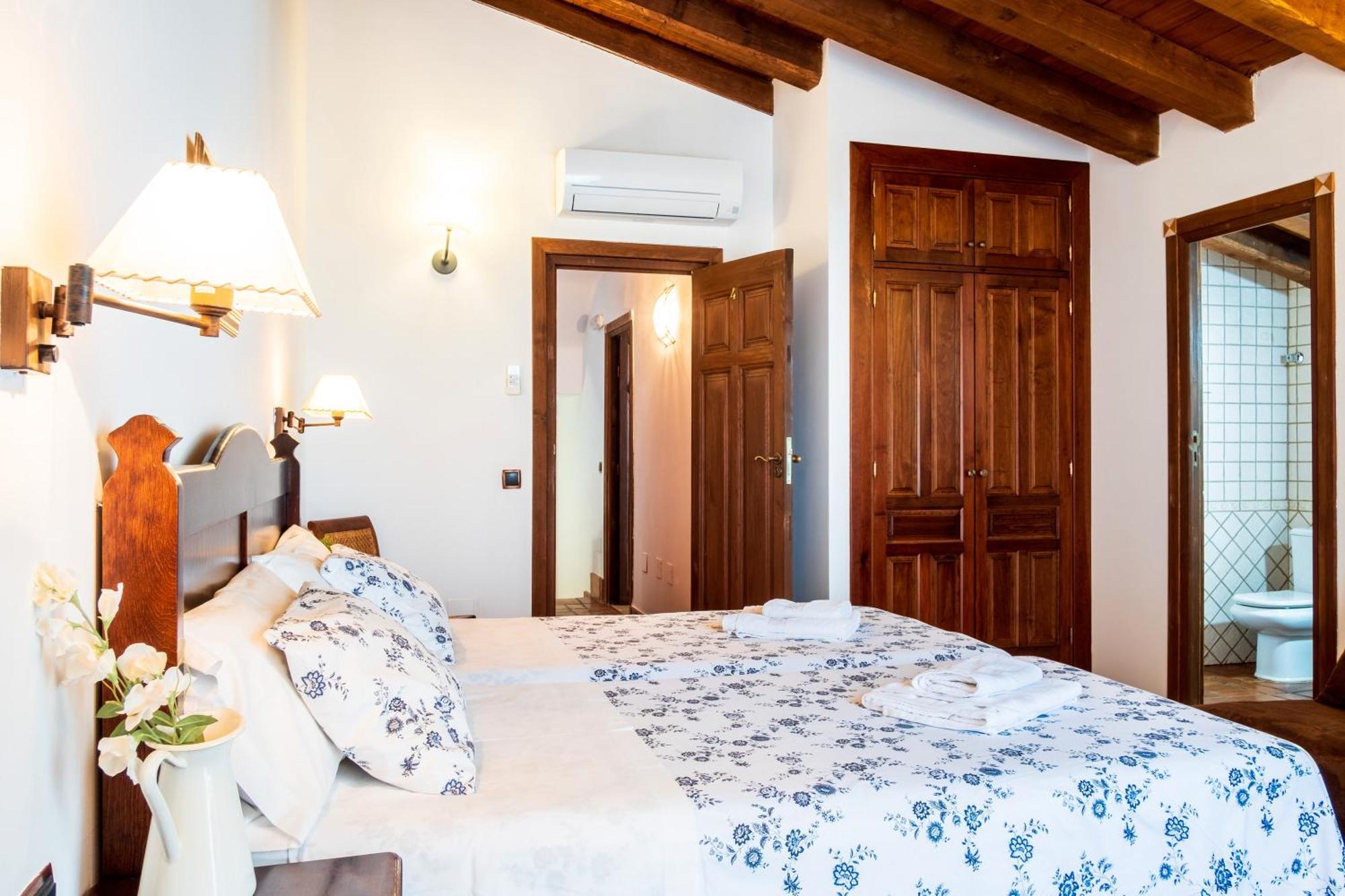 Cuesta Del Reloj Guest House Piedralaves Luaran gambar