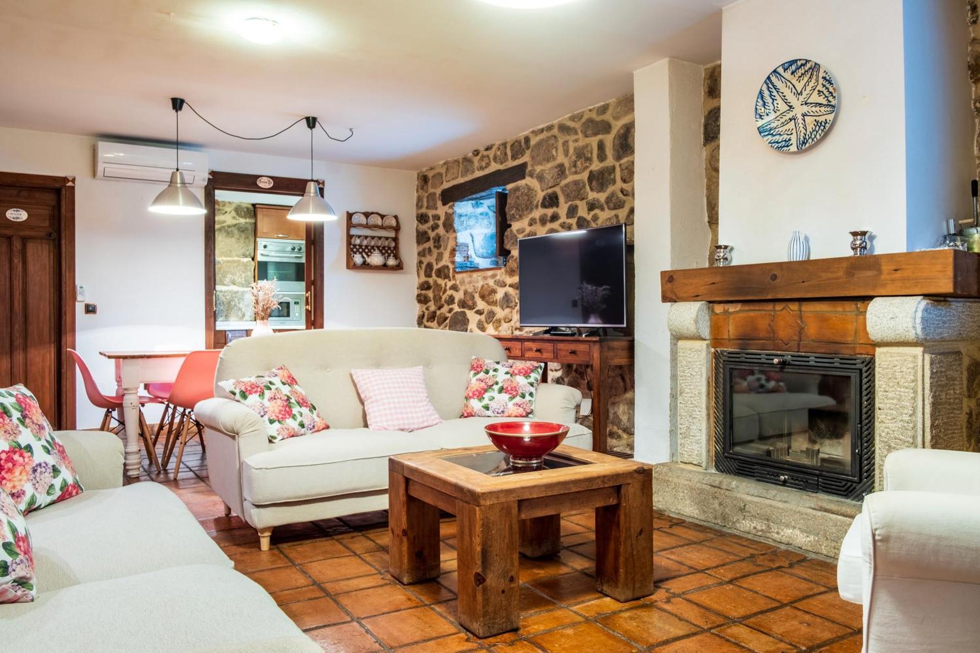 Cuesta Del Reloj Guest House Piedralaves Luaran gambar