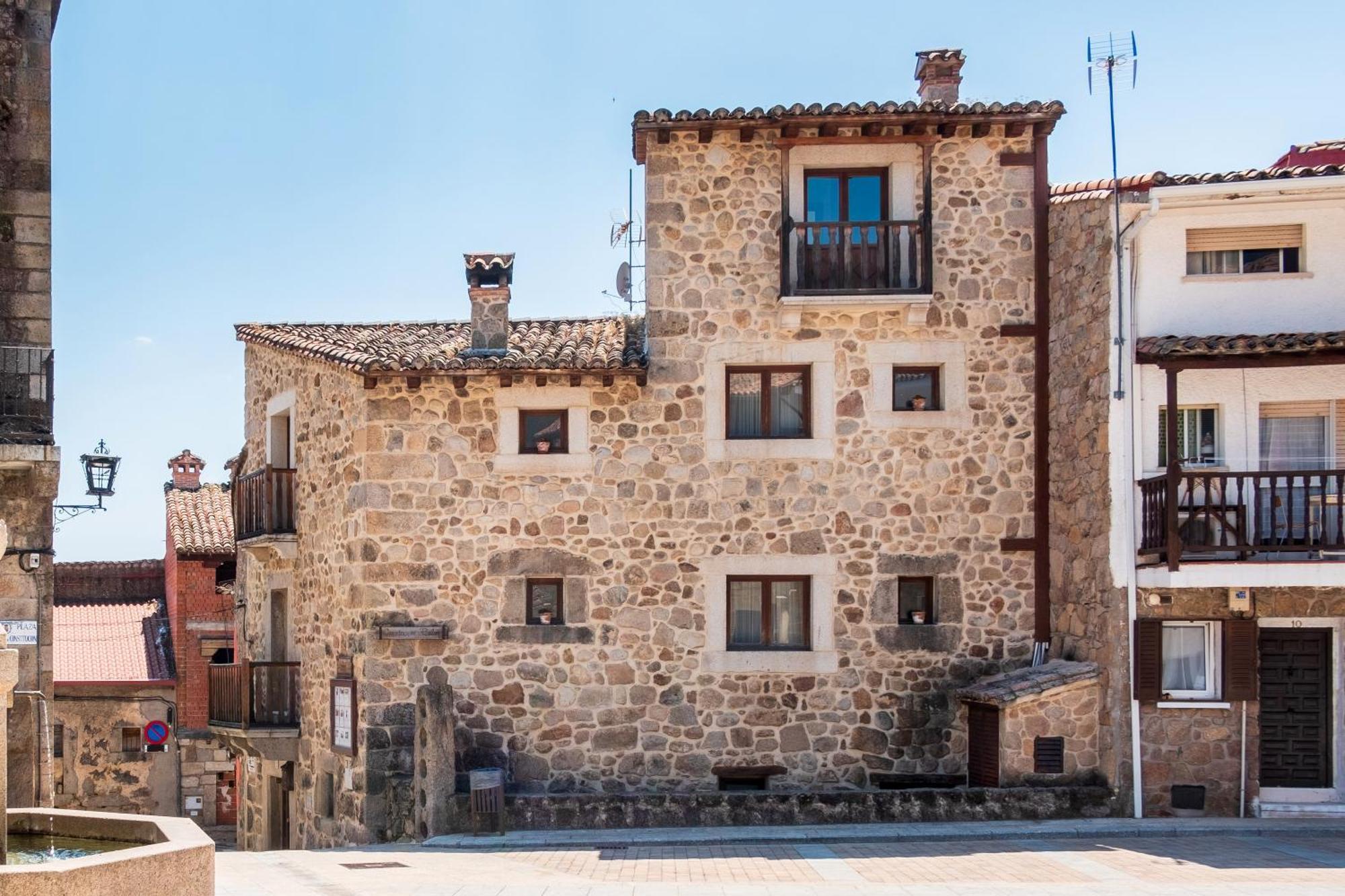 Cuesta Del Reloj Guest House Piedralaves Luaran gambar