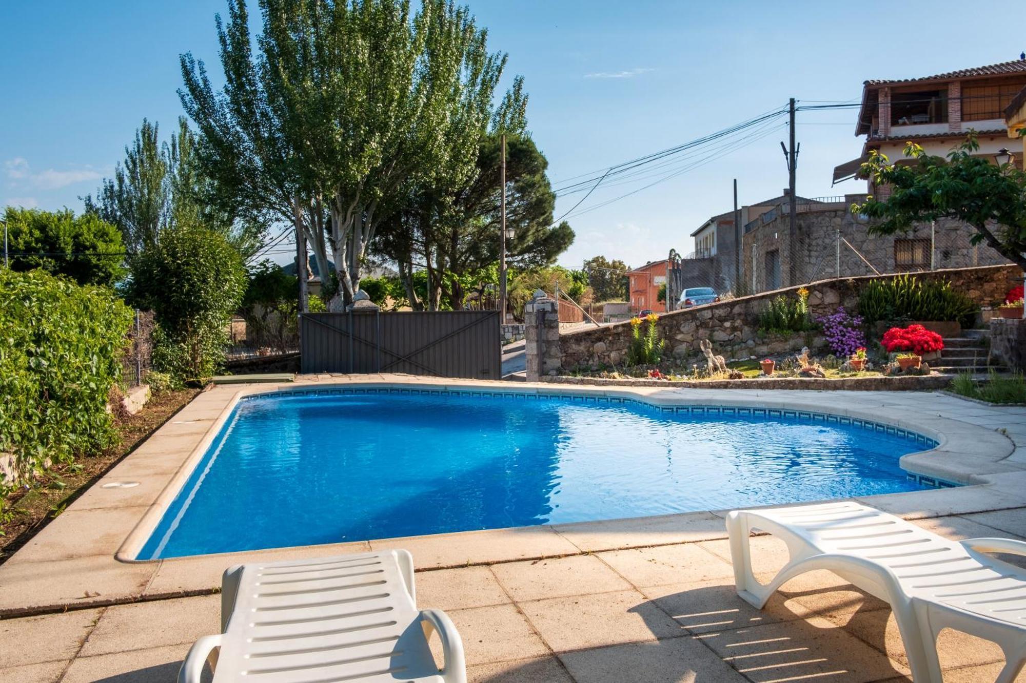 Cuesta Del Reloj Guest House Piedralaves Luaran gambar